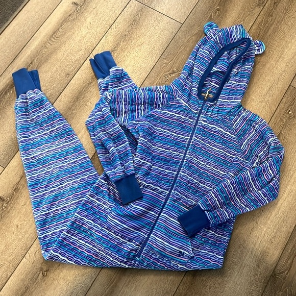 Triple flip Minky Dimple onesie barely worn excellent condition - Picture 1 of 4